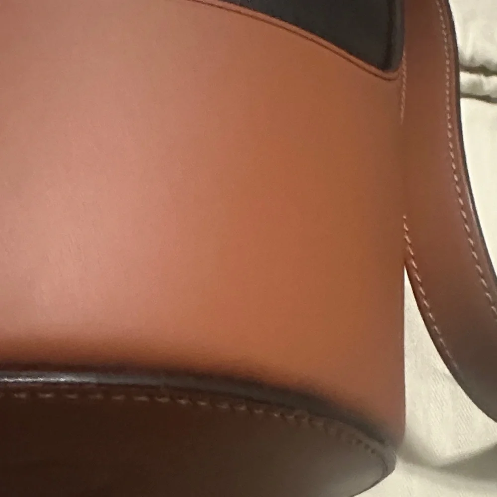 Loewe Black and Tan Balloon Bucket Shoulder Bag - Picture 4 of 6